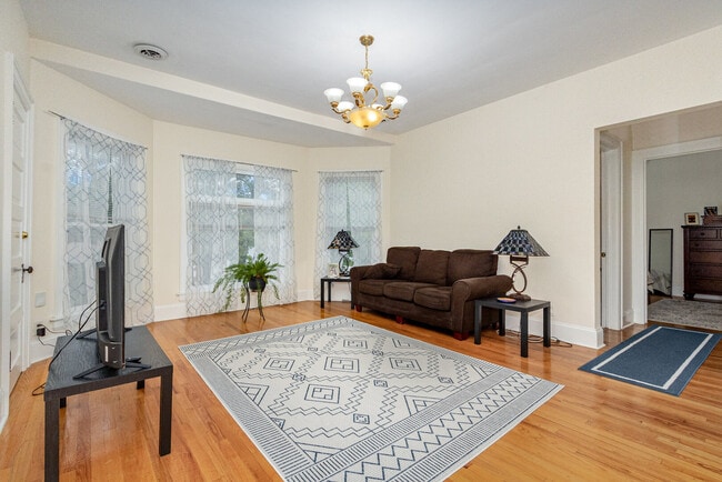 Photo - 312 Bridge St