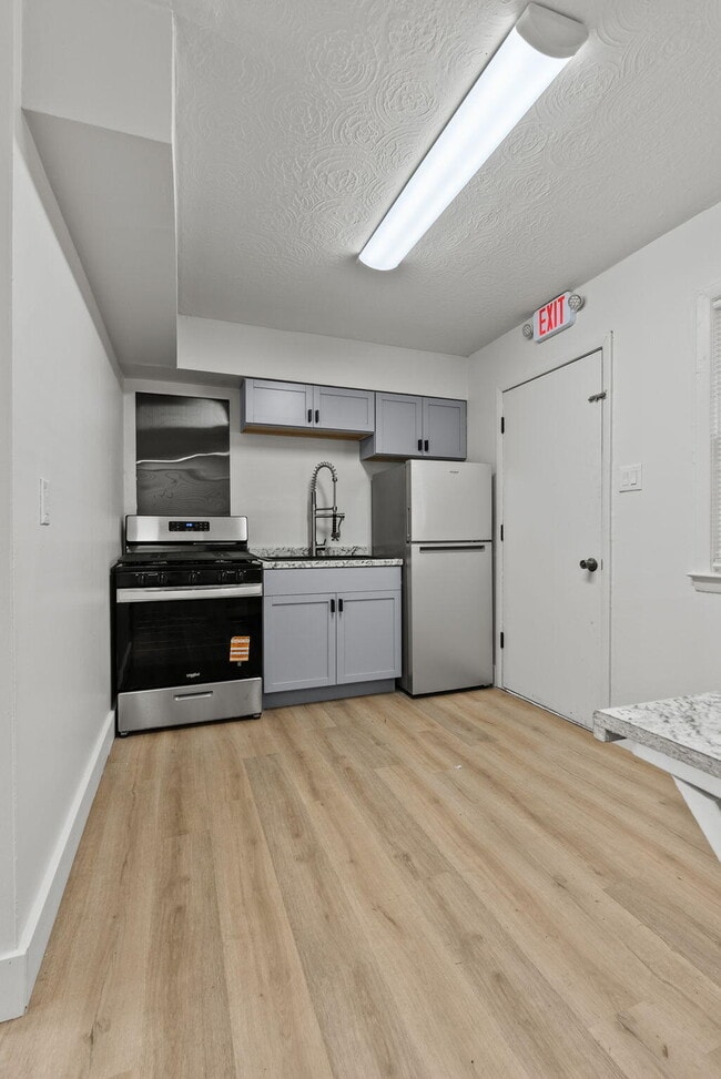 Building Photo - 520 Booker St Unit 4