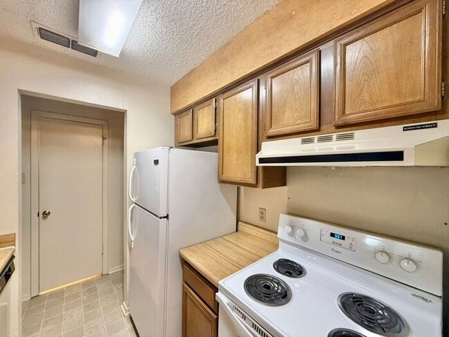 Photo - 1 Bed 1 Bath, Upstairs Apartment Unit at Heritage West!