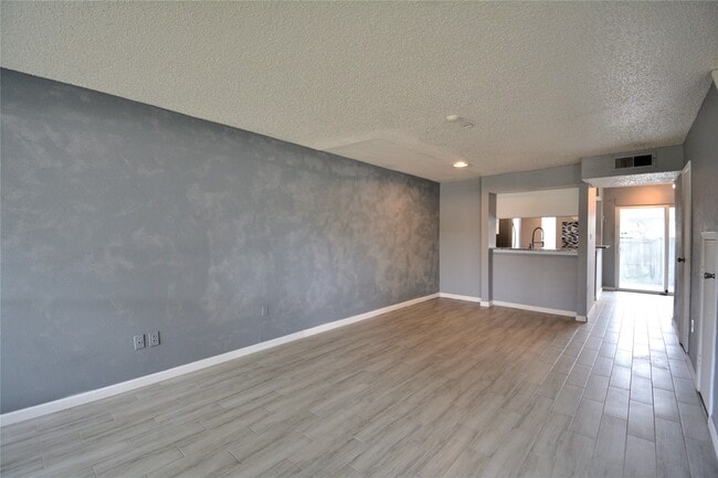 Photo - 260 El Dorado Blvd Unidad 204