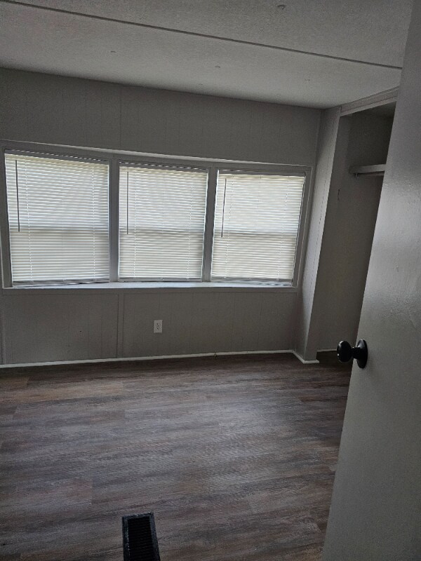 Building Photo - 157 SW Shady Ln