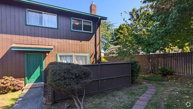 Building Photo - Quiet Peaceful Furnished 3/1.5 Condo, some... Unit 20