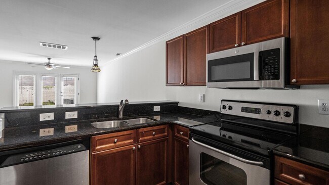 Photo - 1224 Green Oaks Ln