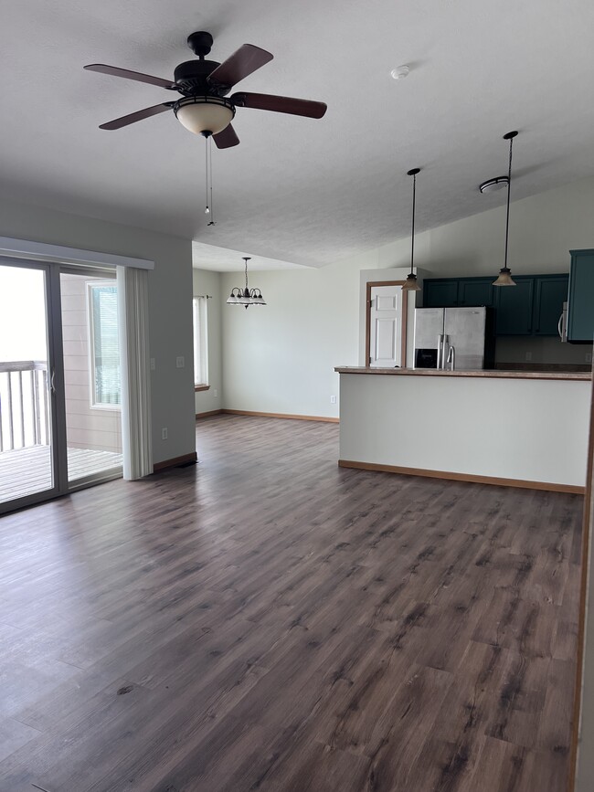 Building Photo - 4924 S Klein Ave Unit 56