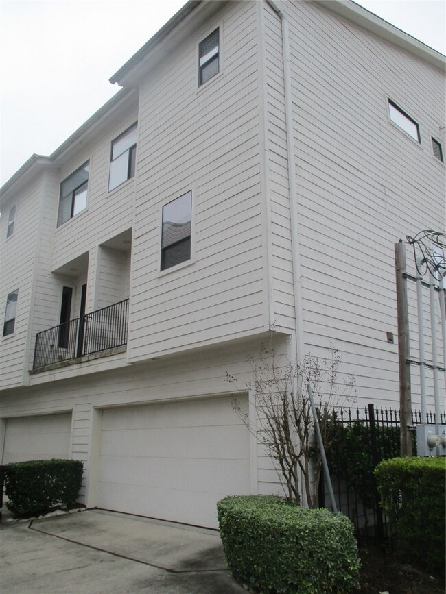 Photo - 703 St Charles St