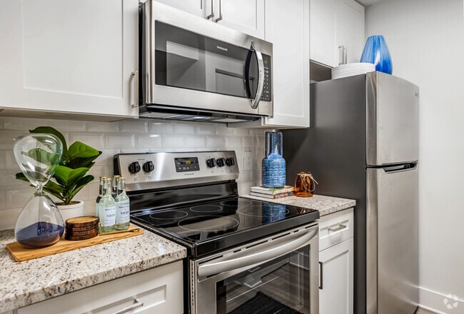 2BR, 2BA - 1,029SF