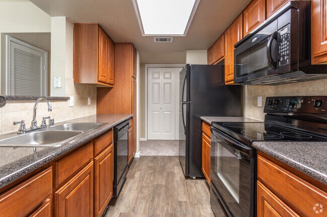 The Remington Apartments For Rent in Pearland, TX