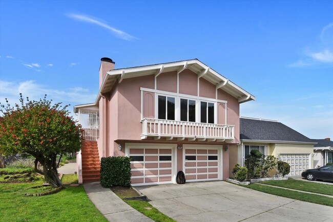 Spacious & Stylish Home in Pacifica’s Desi... - Spacious & Stylish Home in Pacifica’s Desi...