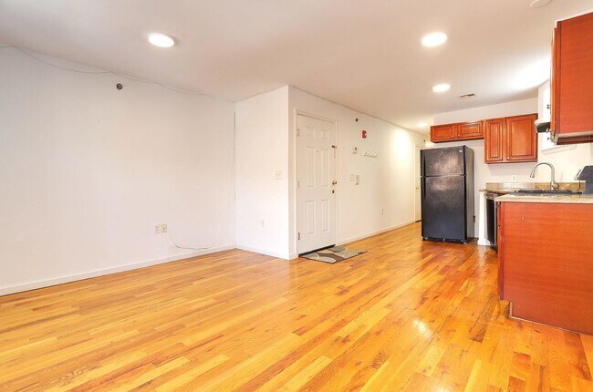 Photo - 236 Van Horne St Unit 3B