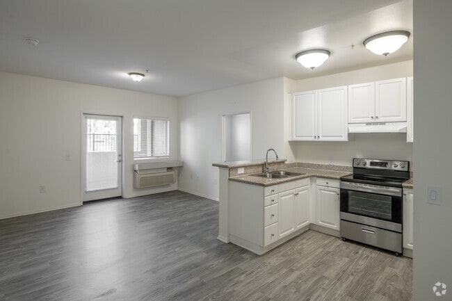 2BR, 2BA - 888SF - Kitchen, Living Room