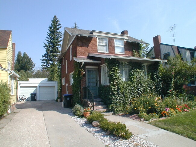 Building Photo - House For Lease