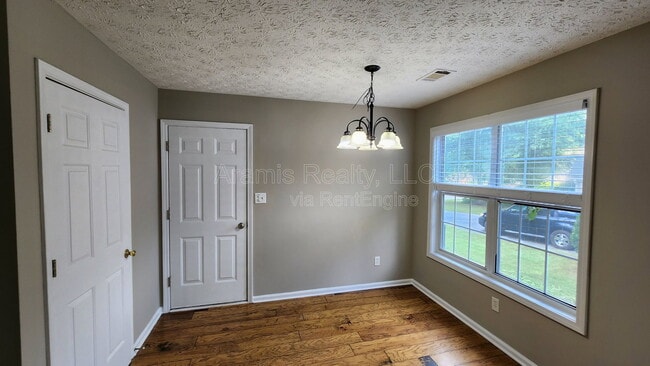 Photo - 5090 Edinborough Pl