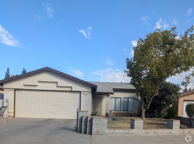 Building Photo - 955 E Amber Ave Rental