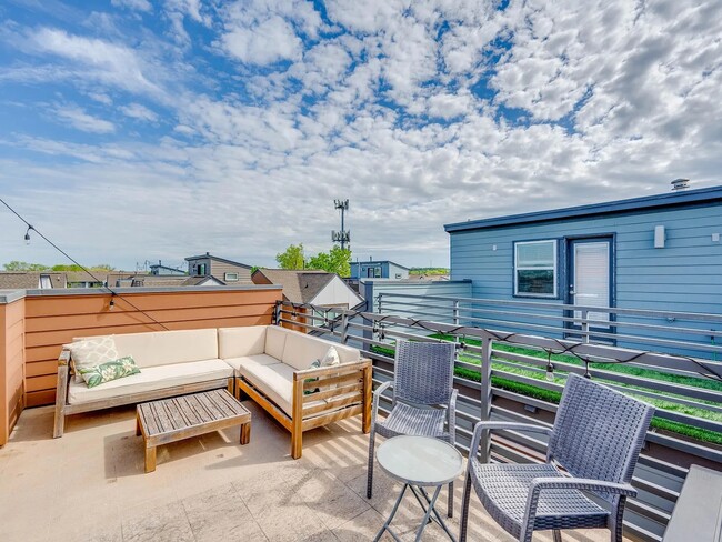 Photo - 1406 Waterloo Shore Ln