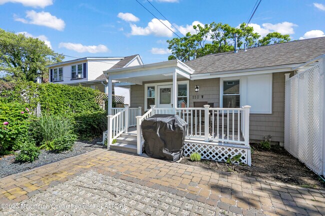 110 11th Ave W