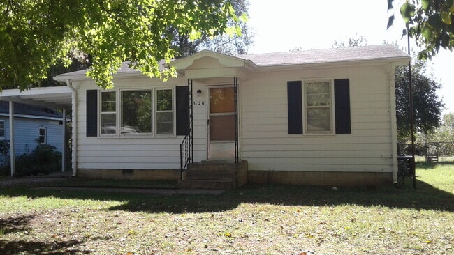 Building Photo - 3126 W Madison St Rental