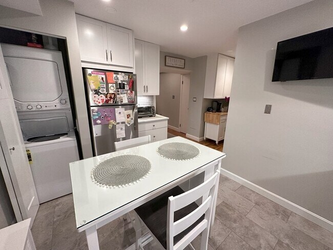 Photo - 26 John St Unit B
