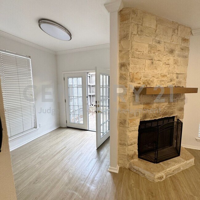 Photo - MOVE-IN SPECIAL! $500.00 OFF YOUR 2ND FULL MONTH'S RENT! Charming 2-Story 2/1.5 Condo in Dallas! Unit 101