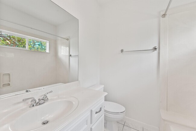 Photo - 208 Hawthorne St Unit A