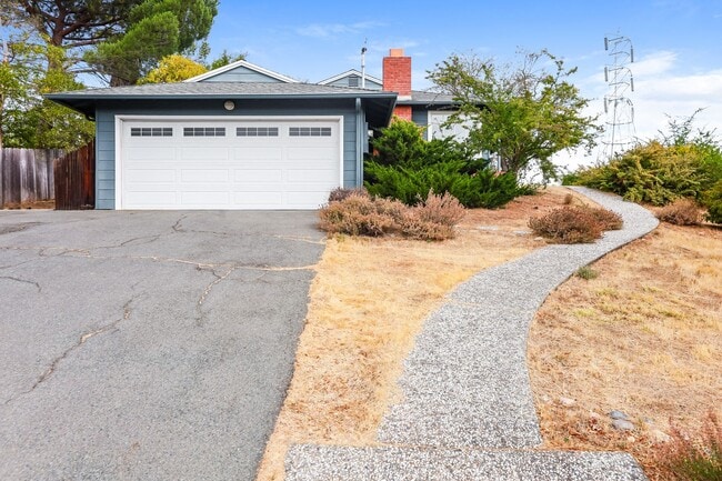 Building Photo - 3 Bedroom Home In Desirable Lafayette!