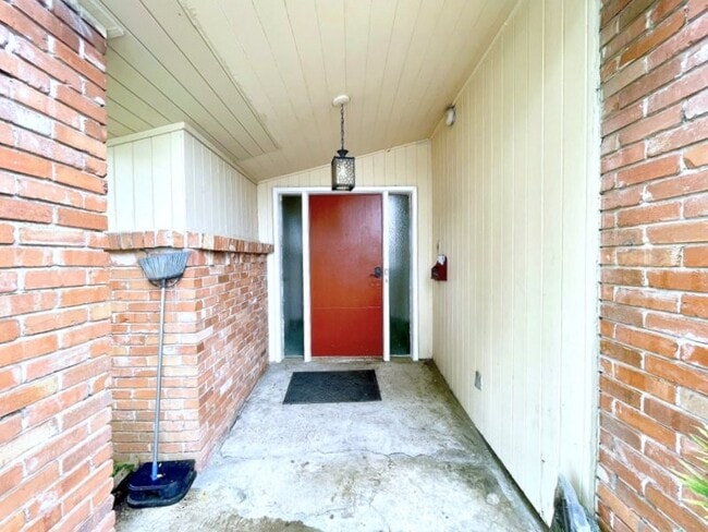 Building Photo - 8223 Bellaire Blvd Rental