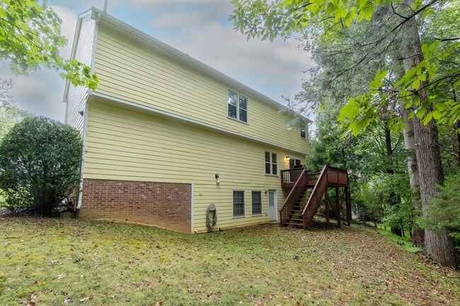 8 Woodcliff Cir