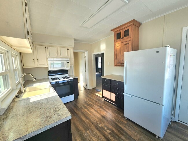 Photo - 115 E Main St