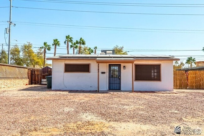 Building Photo - 2743 S Mesa Ave Rental