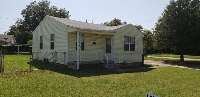 Building Photo - 1101 Roosevelt St Rental