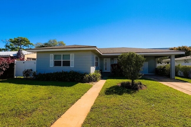 Building Photo - 1260 SW 32nd St