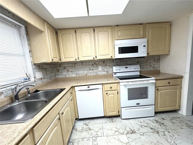 Photo - 610 Indian Rocks Rd N Unidad 103