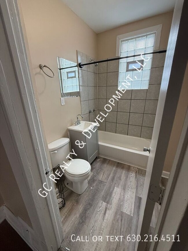 Photo - 8637 S Essex Ave