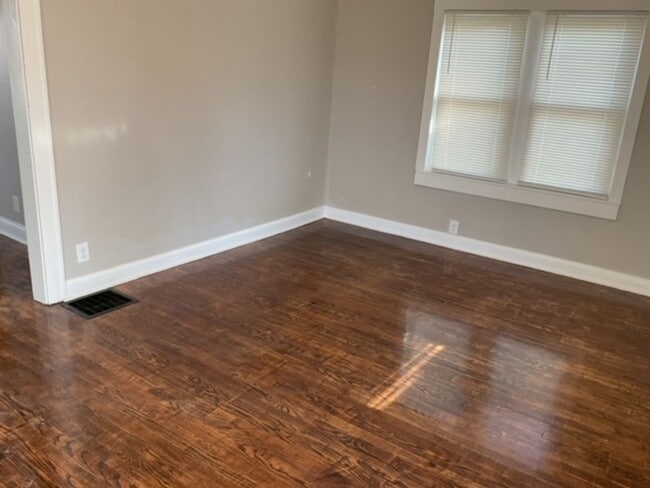 Photo - 1534 E 34th St