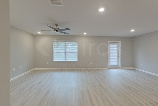 Photo - 373 Monarch Ln