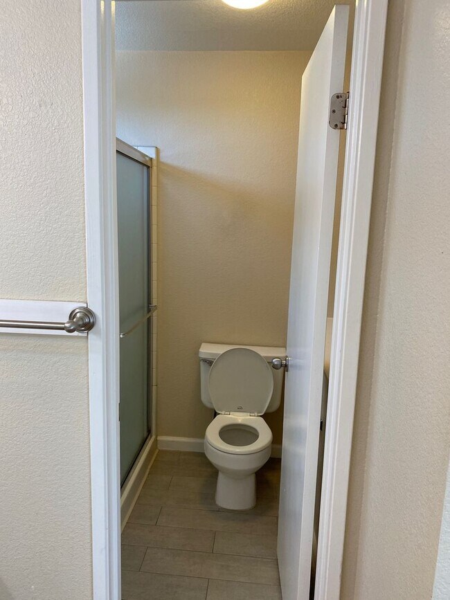 Photo - AVAILABLE NOW!! 4br 3ba