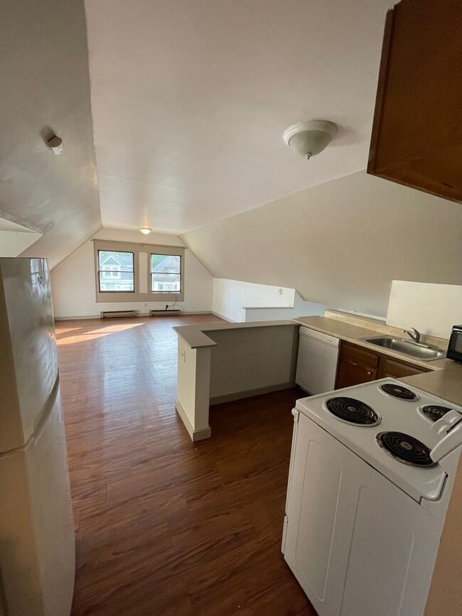 Building Photo - 431 Forest Ave Unit Apt 3