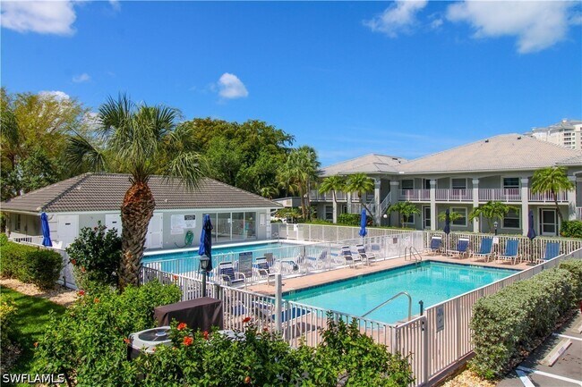 519 Roma Ct Unit 3-305