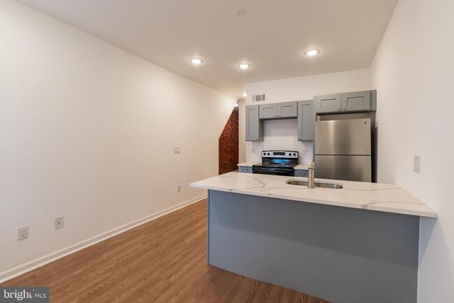 Building Photo - 6110 Sansom St Unit 1 Rental