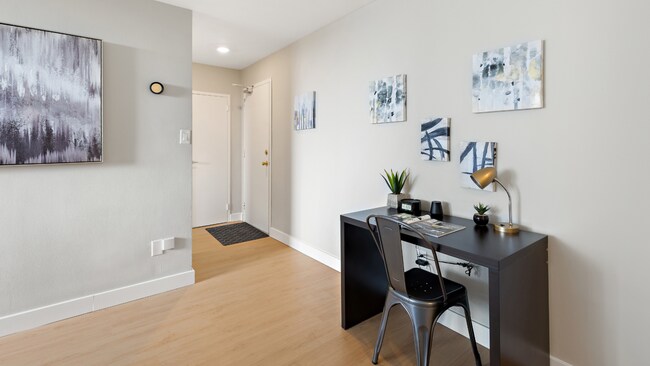 Photo - 1577 Lawrence Avenue West