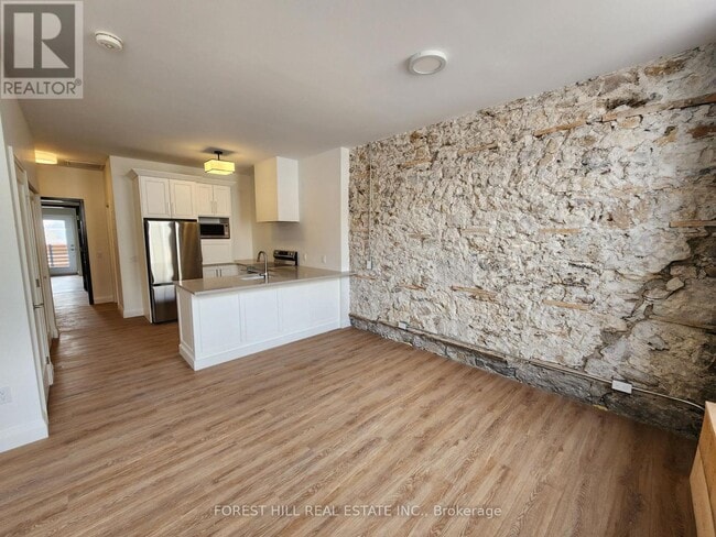 Photo - 302 - 35-39 MAIN STREET