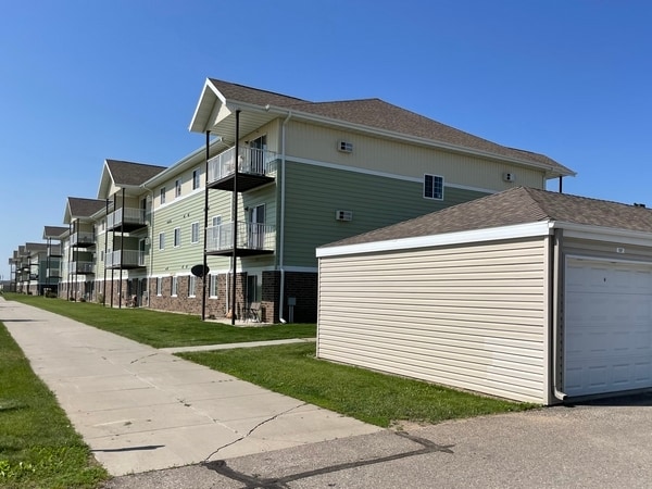 Minot Place Apartments - Minot Place Apartments