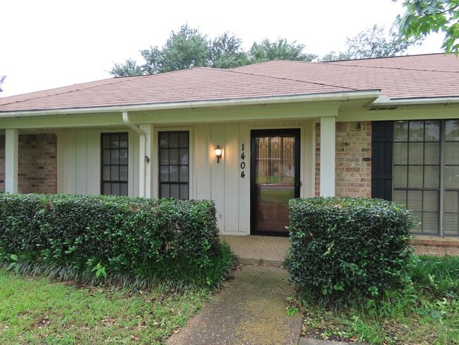 South Tyler! Spacious 3 Bedroom, 2 Bath - South Tyler! Spacious 3 Bedroom, 2 Bath House