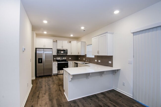 Photo - BEAUTIFUL 3BD/2.5BTH Townhome - Belmont - JULY MOVE IN