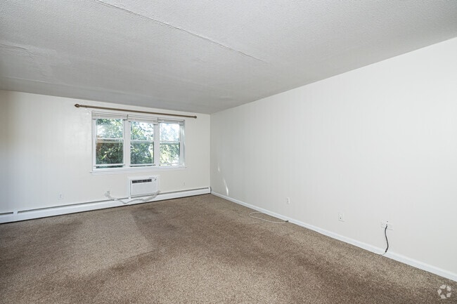2BR, 1BA - 975SF - Living Room
