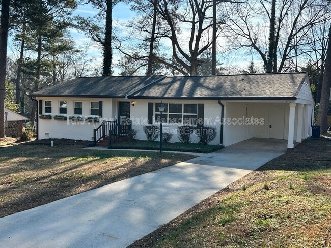 Building Photo - 216 Hillandale Dr