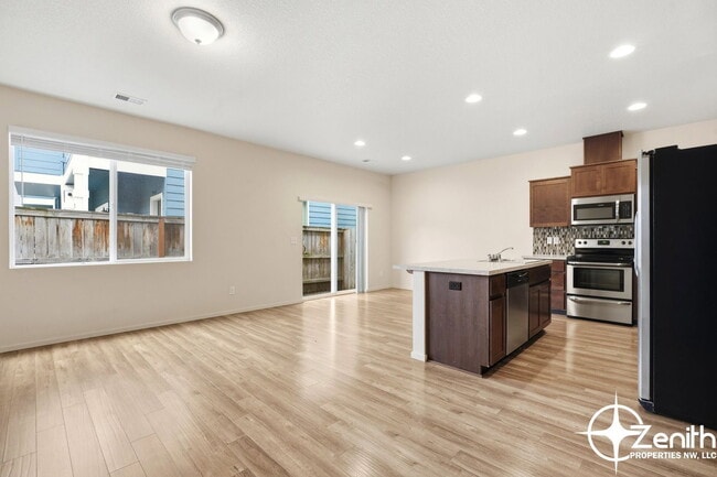 Photo - 1400 NE 85th Way