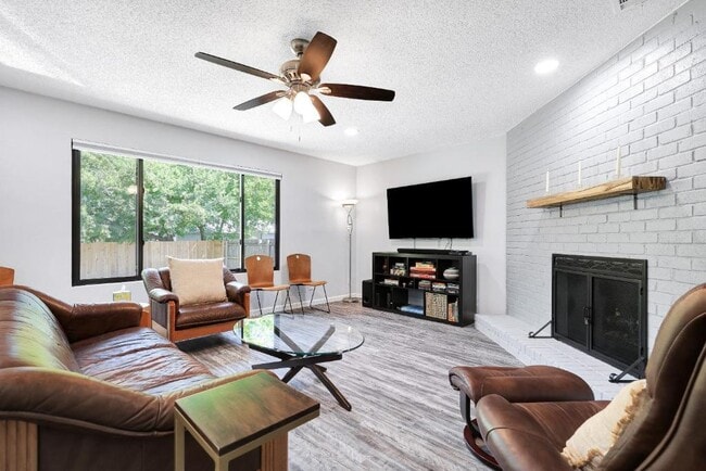 Building Photo - 6807 Skynook Dr