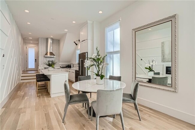 Photo - 997 Wylie St SE