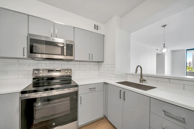 Building Photo - 501 SW 1st St Unit 502