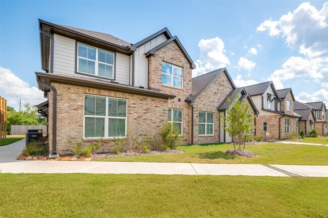 Photo - 137 Pk Pl Cir Unit A